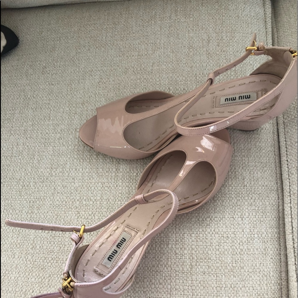Patent leather summer shoes